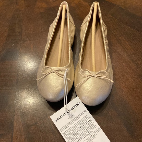 NWT Gold Sparkle Ballet Flats size 5 Amazon Essentials - Picture 2 of 7